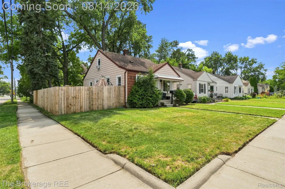 2190 Mapledale Street Ferndale City, MI 48220