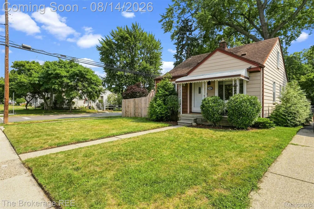 2190 Mapledale Street Ferndale City, MI 48220