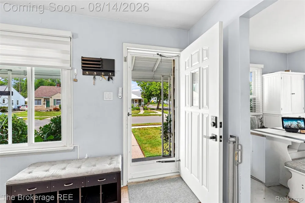 2190 Mapledale Street Ferndale City, MI 48220