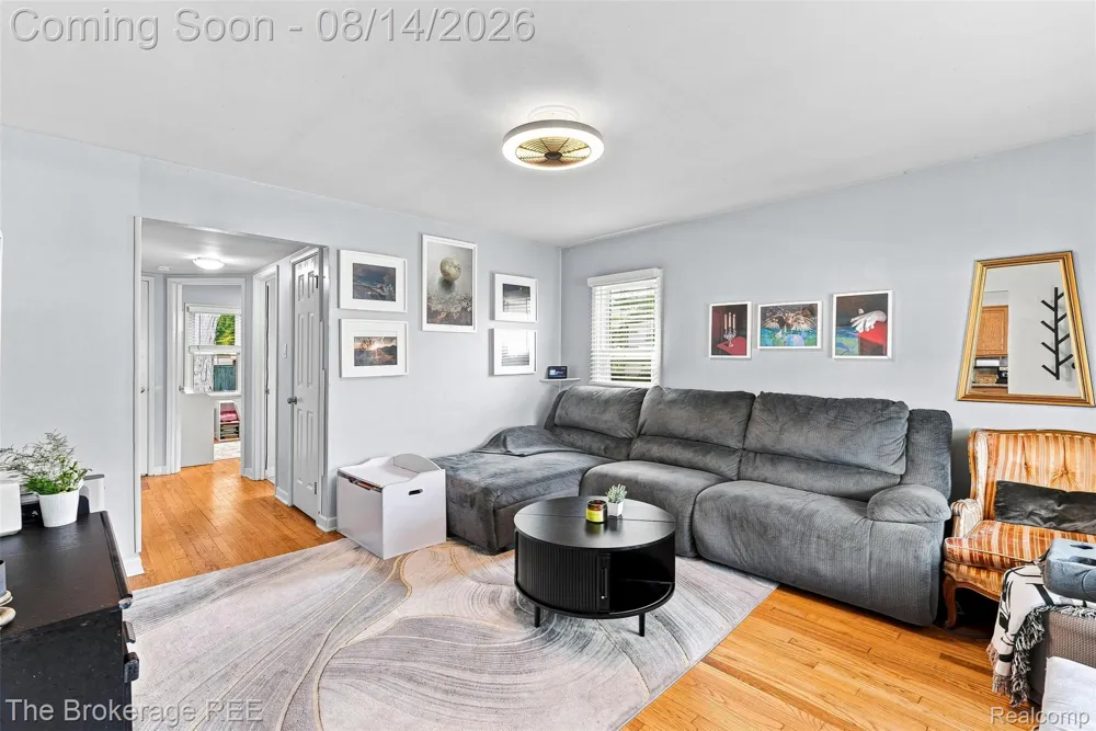 2190 Mapledale Street Ferndale City, MI 48220