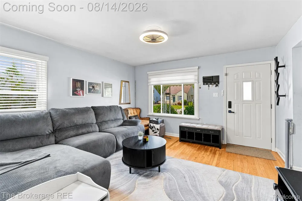 2190 Mapledale Street Ferndale City, MI 48220