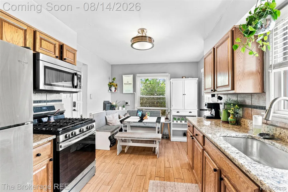 2190 Mapledale Street Ferndale City, MI 48220