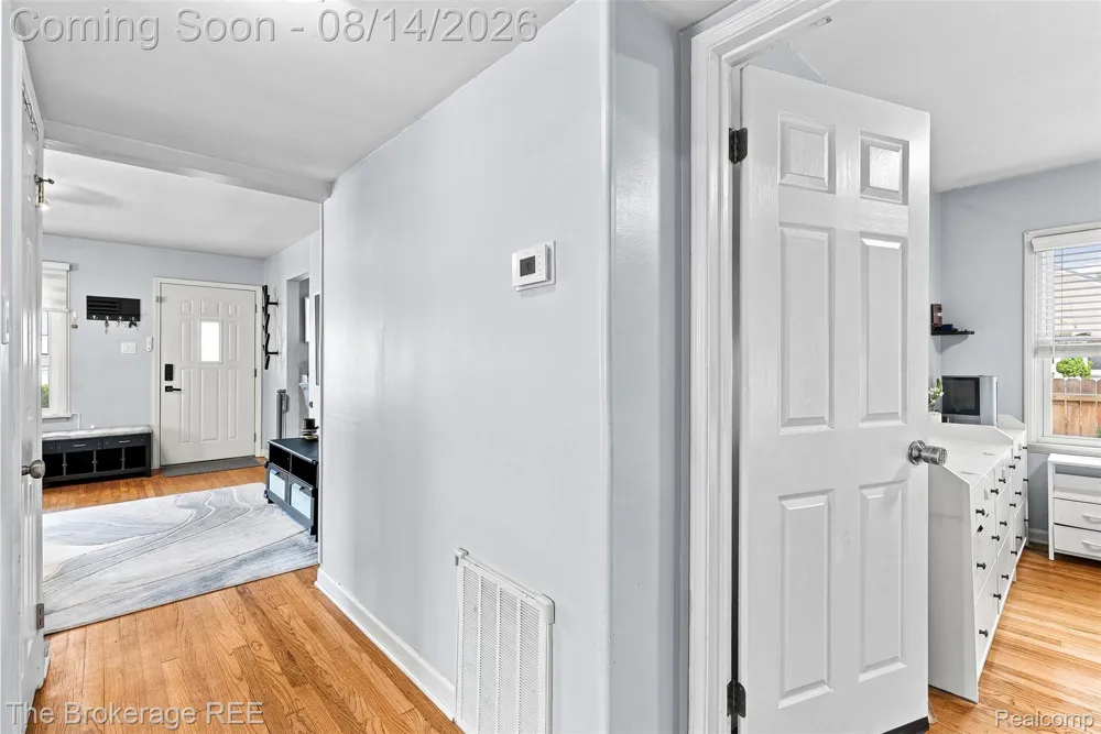 2190 Mapledale Street Ferndale City, MI 48220