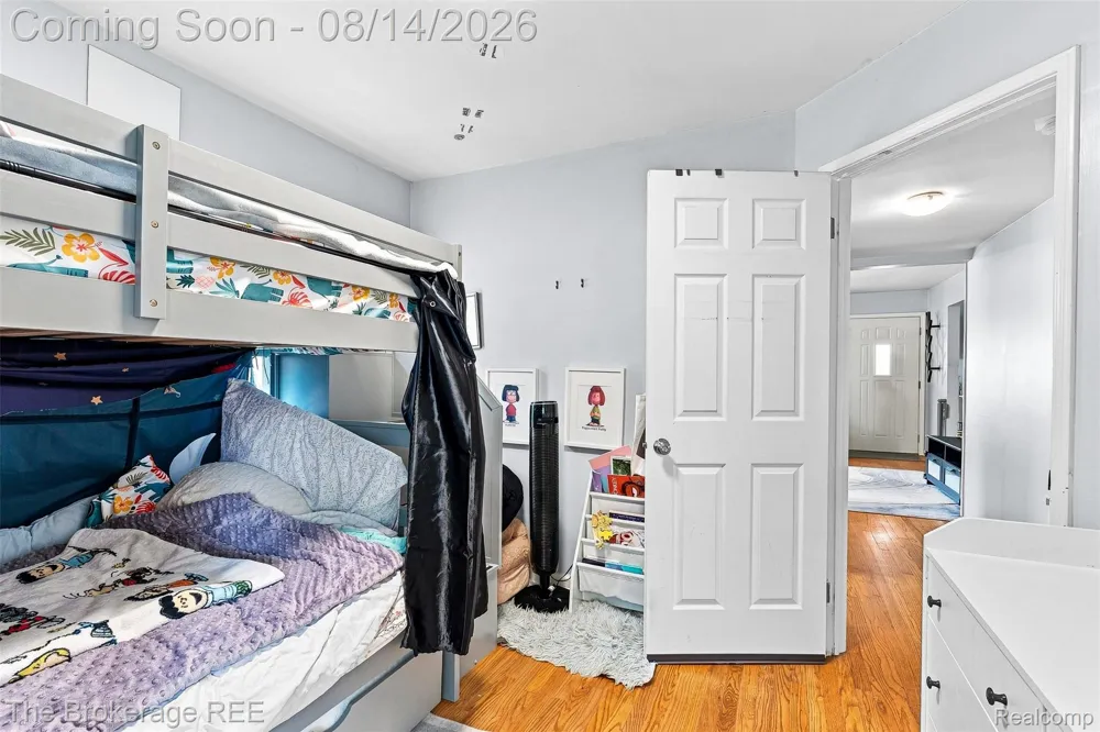 2190 Mapledale Street Ferndale City, MI 48220