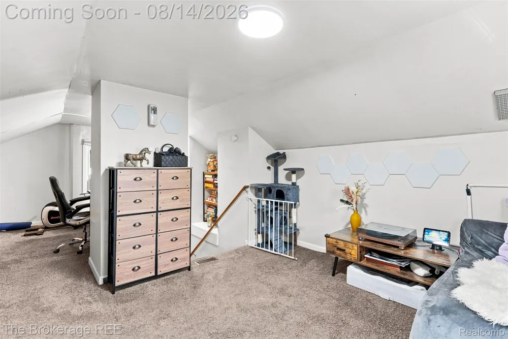 2190 Mapledale Street Ferndale City, MI 48220