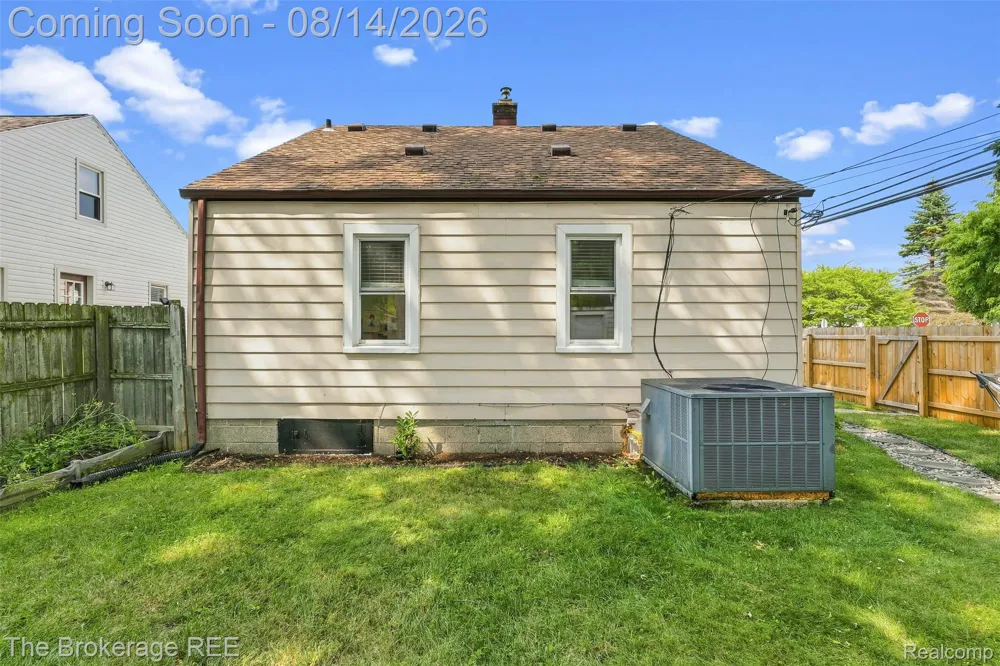 2190 Mapledale Street Ferndale City, MI 48220