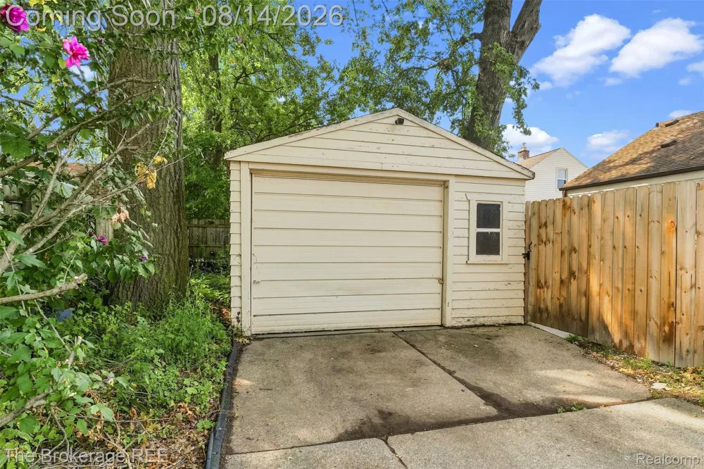 2190 Mapledale Street Ferndale City, MI 48220