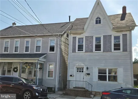 628 LINDEN STREET