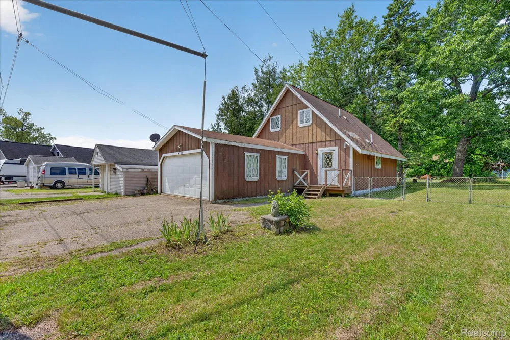 4235 Lake Grove Court White Lake Charter Township, MI 48383