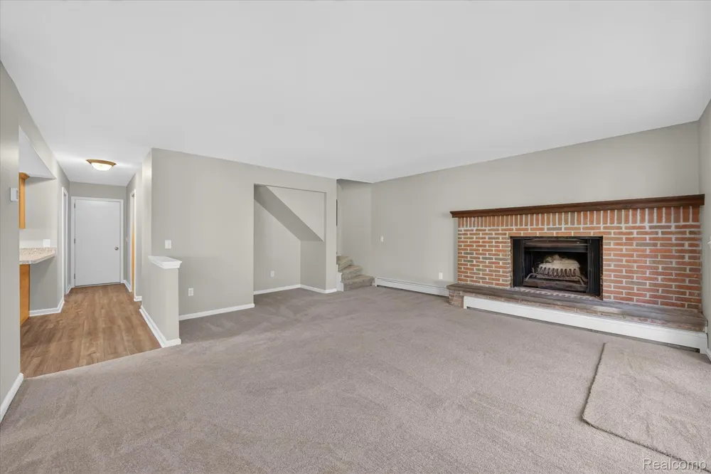 4235 Lake Grove Court White Lake Charter Township, MI 48383