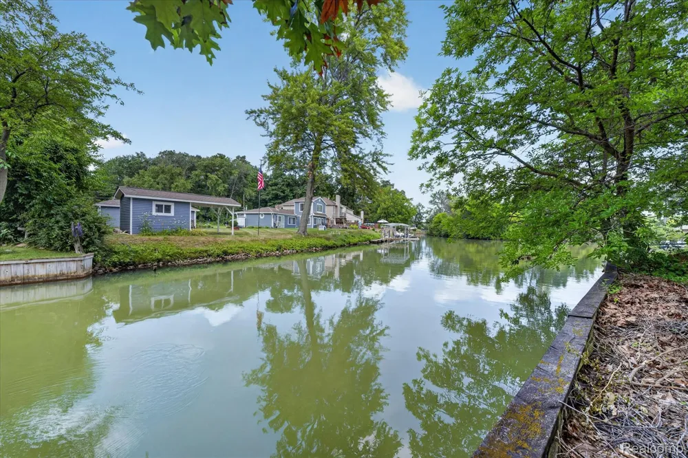 4235 Lake Grove Court White Lake Charter Township, MI 48383