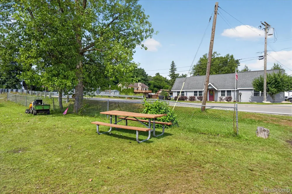 4235 Lake Grove Court White Lake Charter Township, MI 48383