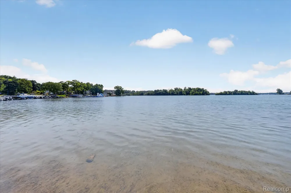 4235 Lake Grove Court White Lake Charter Township, MI 48383