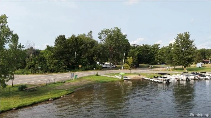 4235 Lake Grove Court White Lake Charter Township, MI 48383