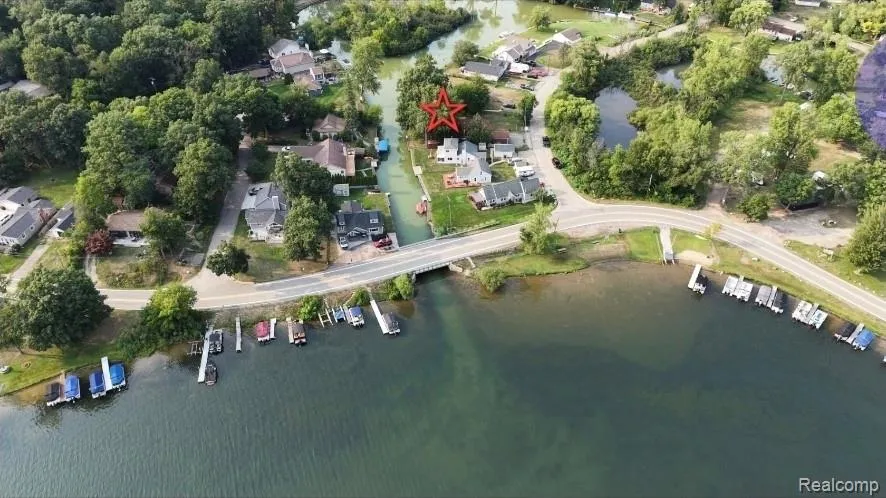 4235 Lake Grove Court White Lake Charter Township, MI 48383