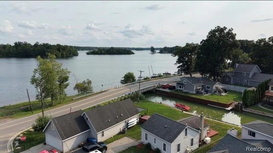 4235 Lake Grove Court White Lake Charter Township, MI 48383