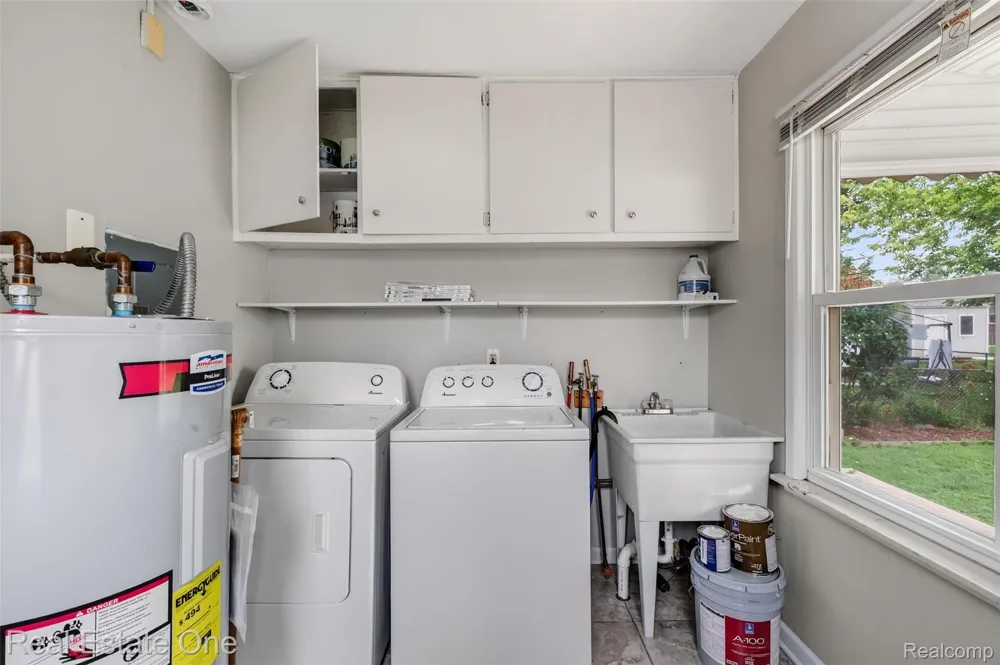 4467 16TH STREET Wyandotte City, MI 48192