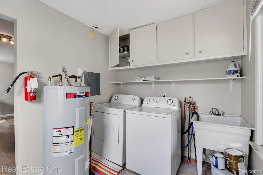 4467 16TH STREET Wyandotte City, MI 48192