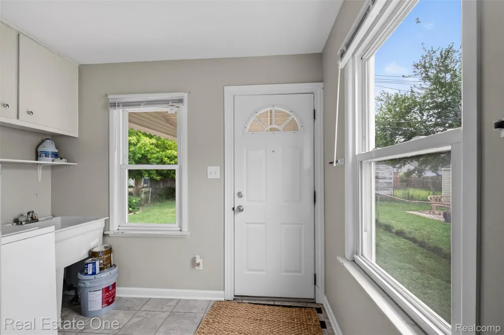 4467 16TH STREET Wyandotte City, MI 48192