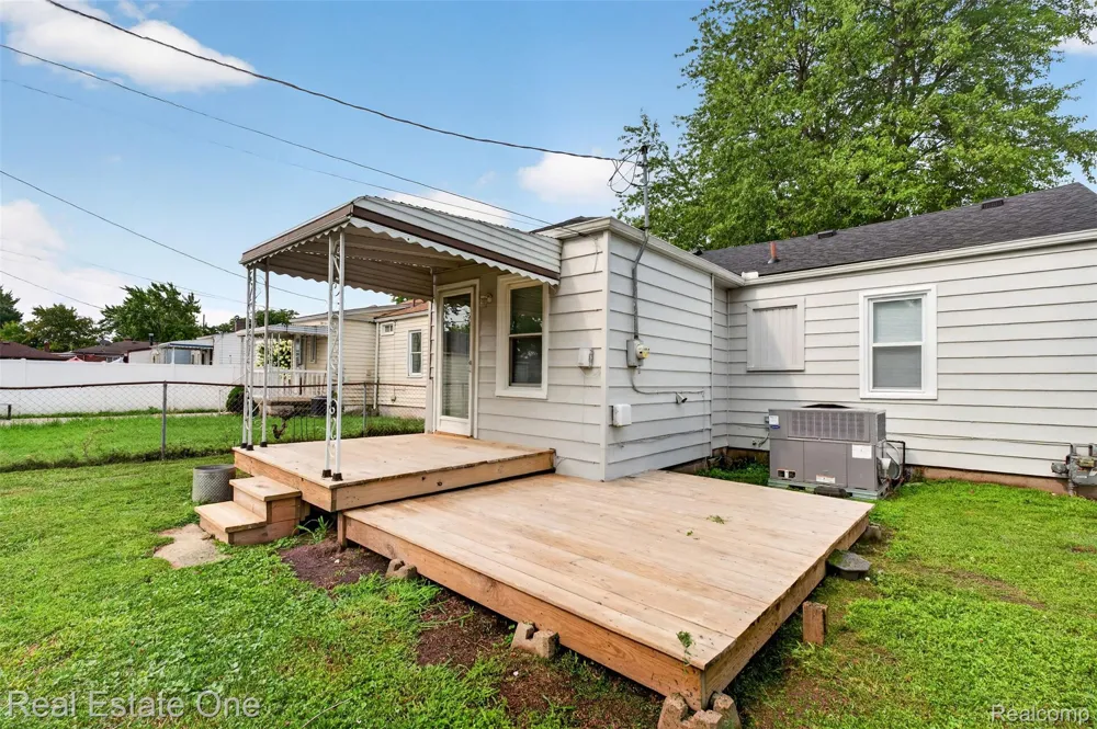 4467 16TH STREET Wyandotte City, MI 48192