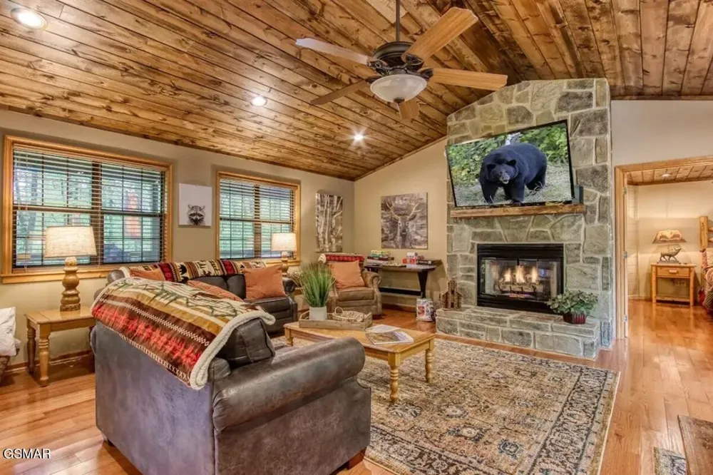 503 Eagle Trail Gatlinburg, TN 37738