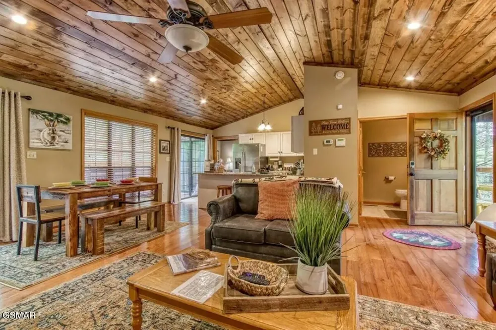 503 Eagle Trail Gatlinburg, TN 37738