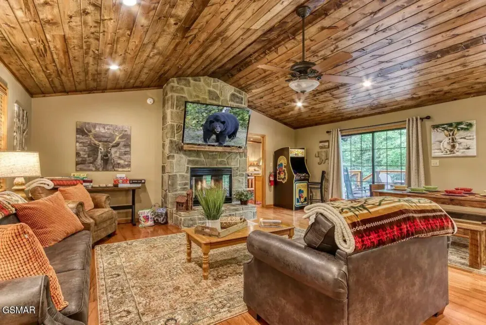 503 Eagle Trail Gatlinburg, TN 37738