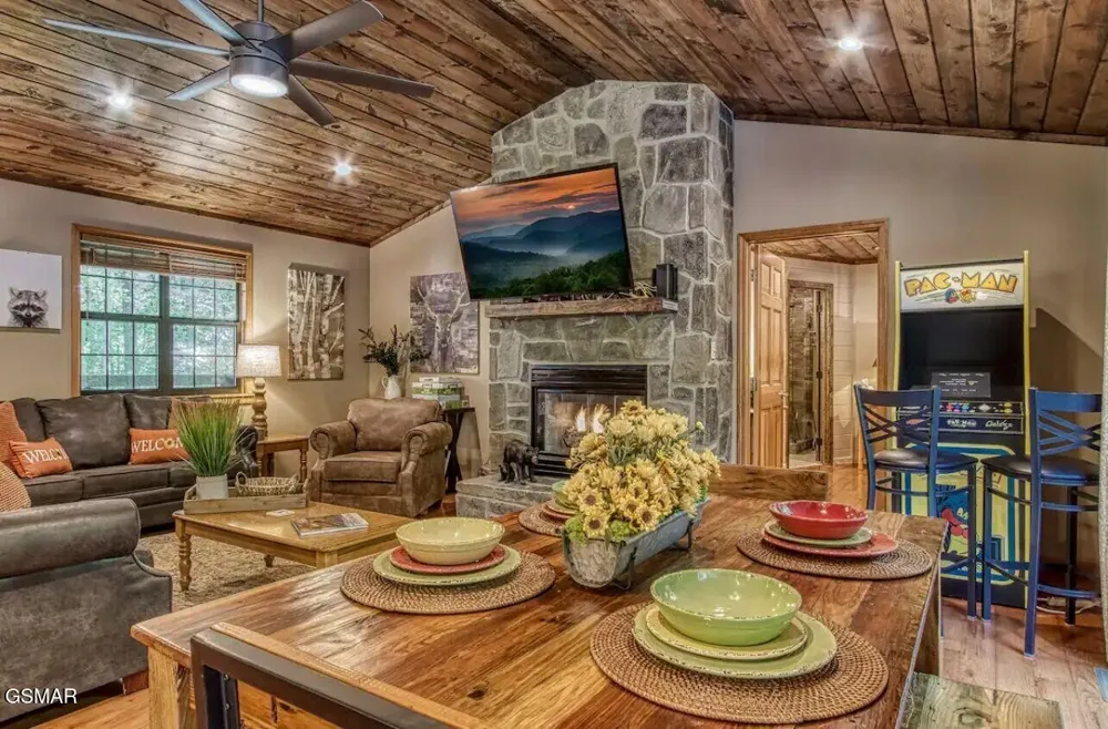503 Eagle Trail Gatlinburg, TN 37738