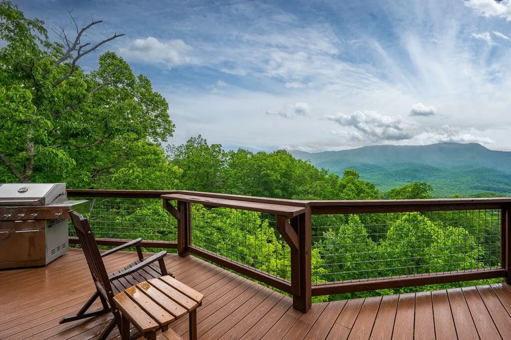 725 Big Bear Ridge Road Gatlinburg, TN 37738