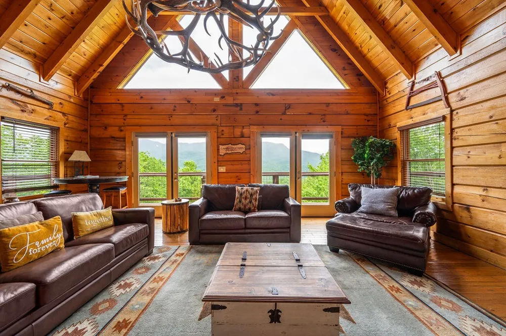 725 Big Bear Ridge Road Gatlinburg, TN 37738