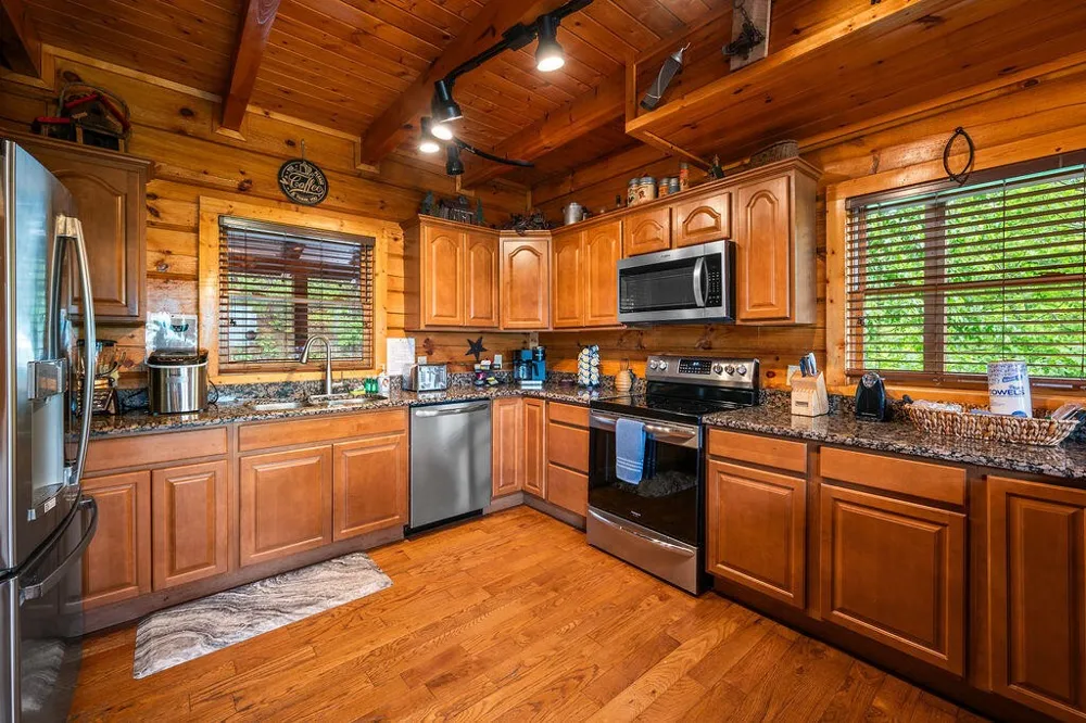 725 Big Bear Ridge Road Gatlinburg, TN 37738