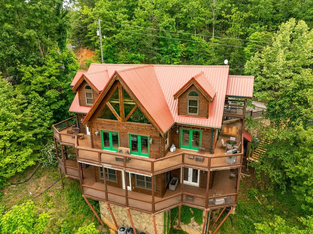 725 Big Bear Ridge Road Gatlinburg, TN 37738