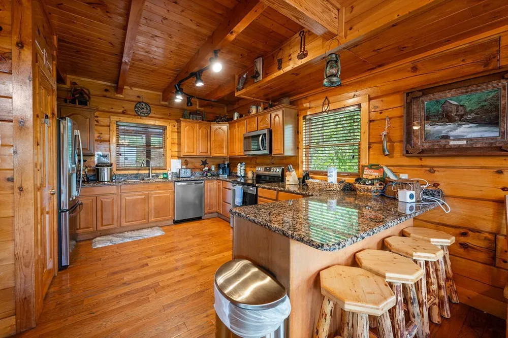 725 Big Bear Ridge Road Gatlinburg, TN 37738