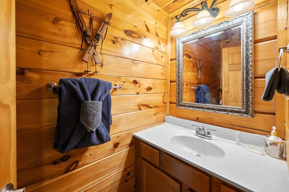 725 Big Bear Ridge Road Gatlinburg, TN 37738