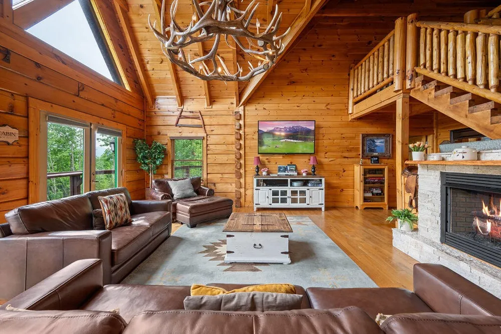 725 Big Bear Ridge Road Gatlinburg, TN 37738