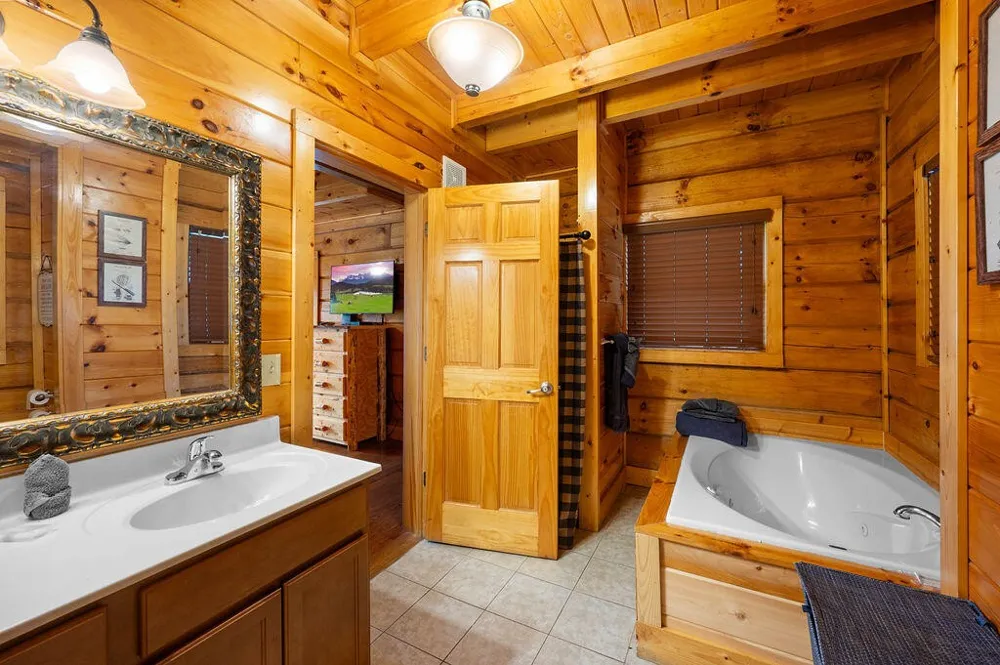 725 Big Bear Ridge Road Gatlinburg, TN 37738
