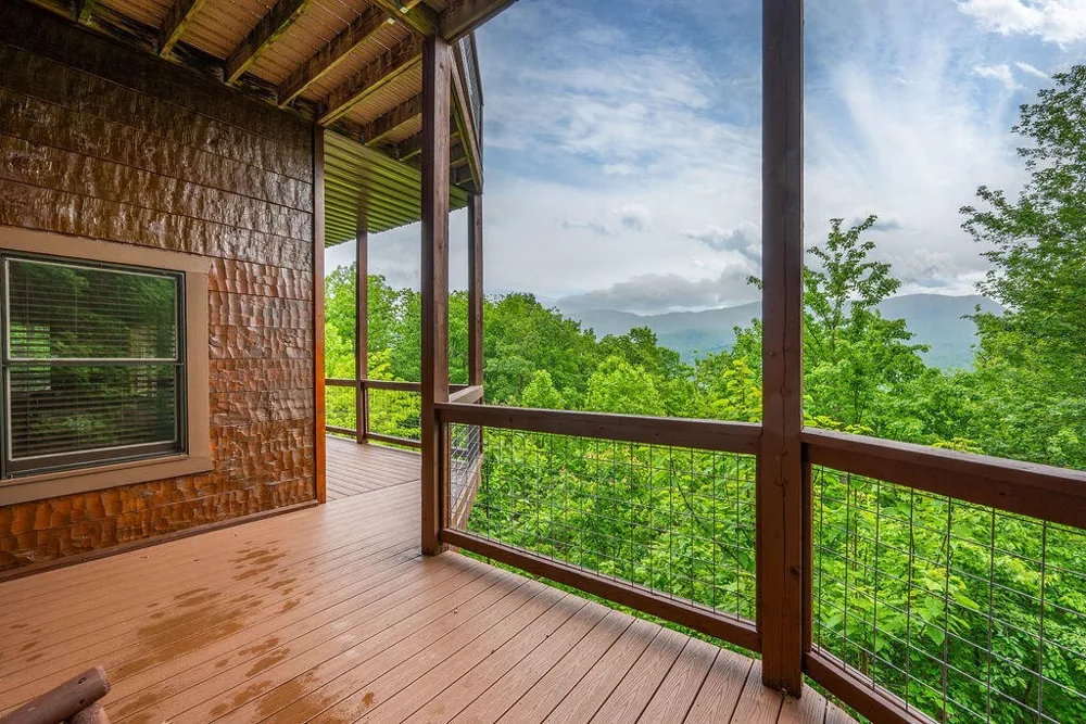 725 Big Bear Ridge Road Gatlinburg, TN 37738