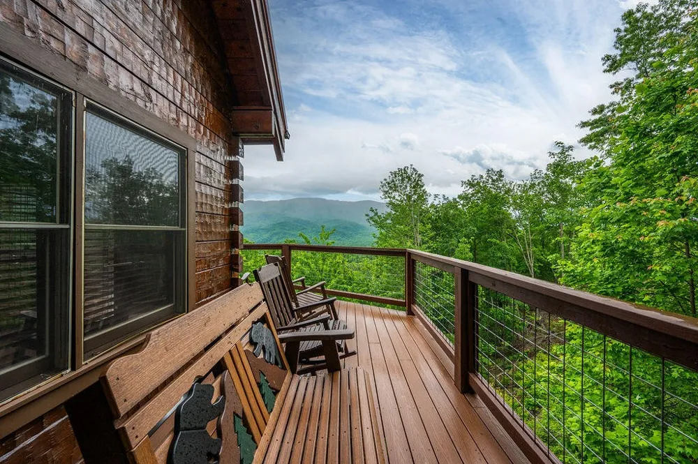 725 Big Bear Ridge Road Gatlinburg, TN 37738
