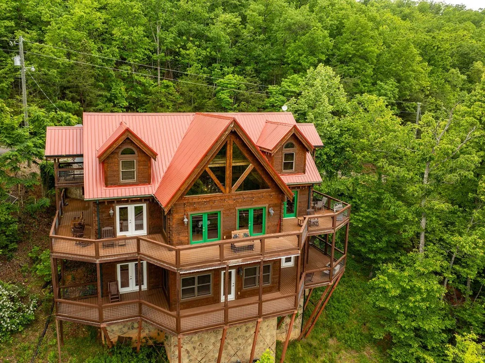 725 Big Bear Ridge Road Gatlinburg, TN 37738