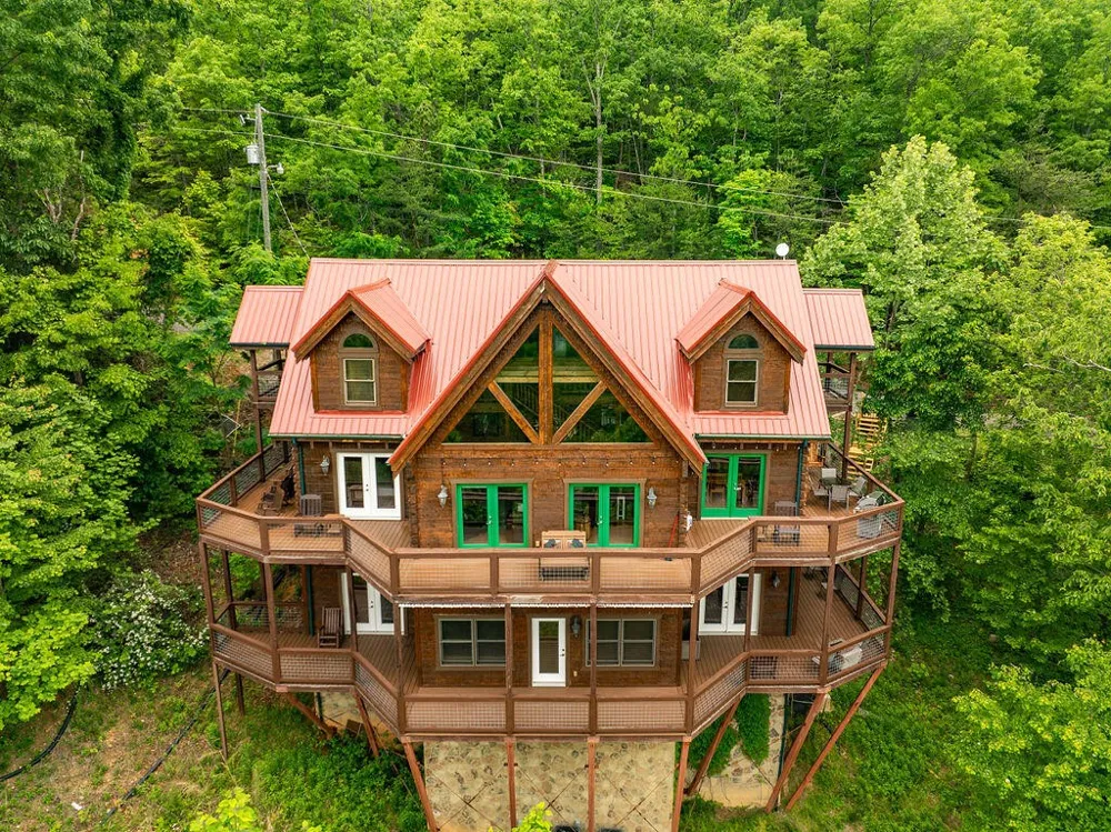 725 Big Bear Ridge Road Gatlinburg, TN 37738