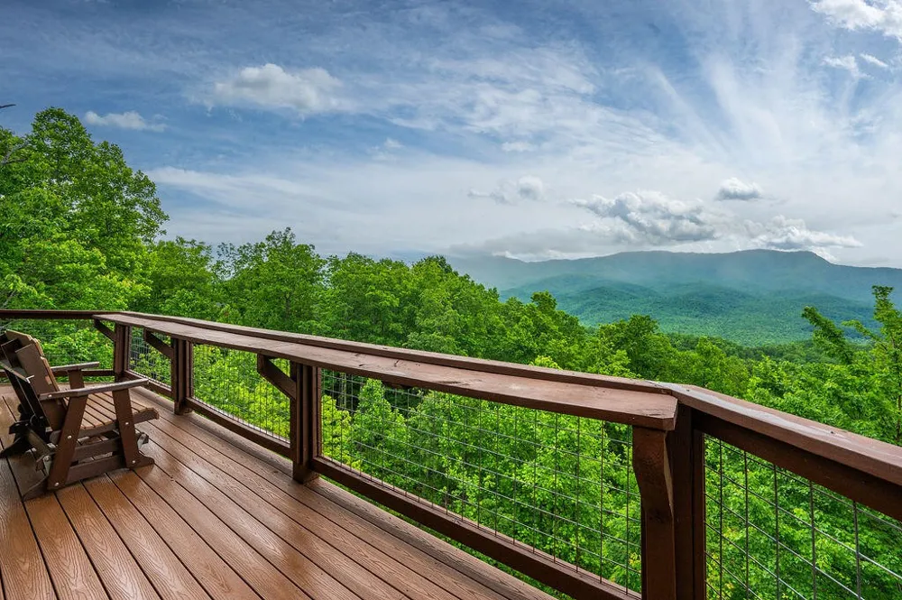 725 Big Bear Ridge Road Gatlinburg, TN 37738