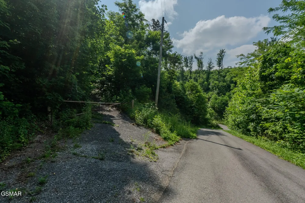 361 Oakwood Drive Sevierville, TN 37876