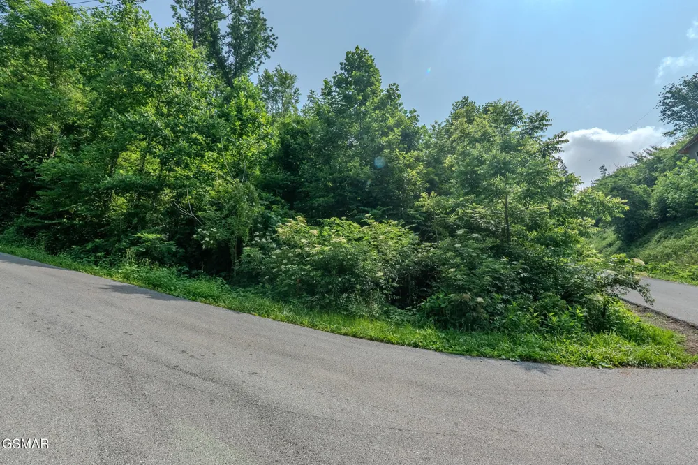 361 Oakwood Drive Sevierville, TN 37876