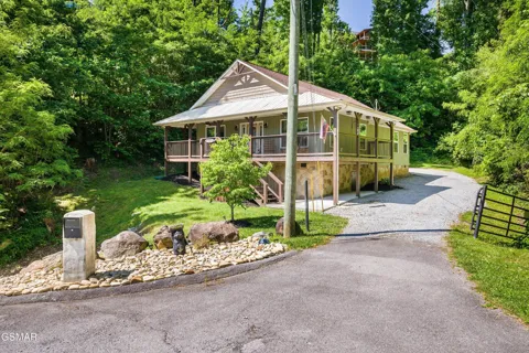 805 N Woodland Drive