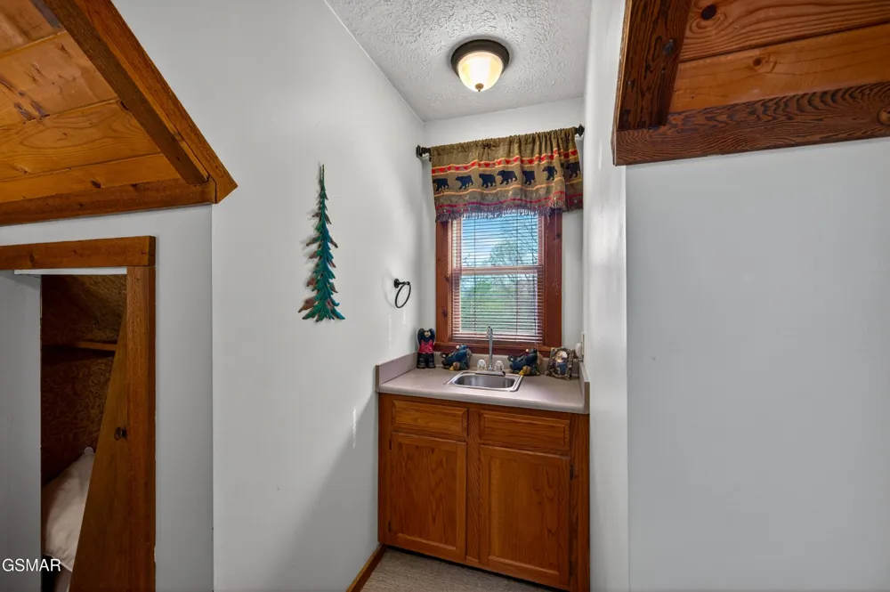 2307 Smoky Mountain Court Gatlinburg, TN 37738
