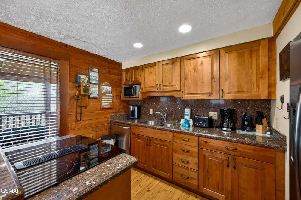 2307 Smoky Mountain Court Gatlinburg, TN 37738