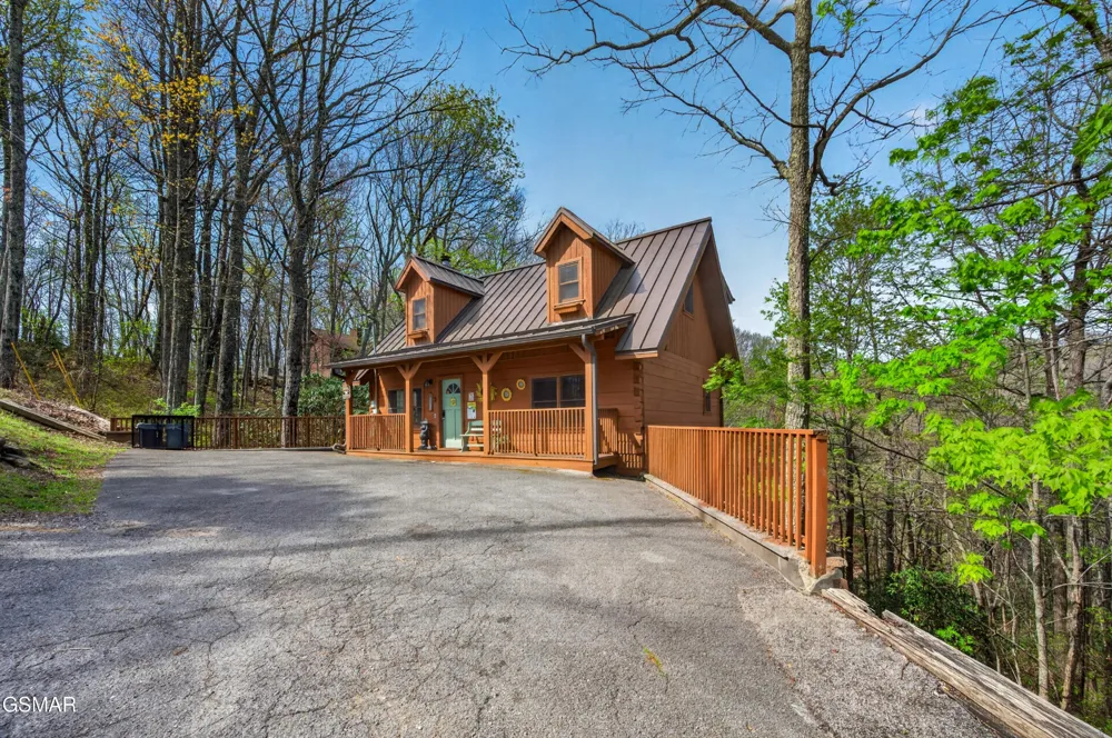 2307 Smoky Mountain Court Gatlinburg, TN 37738