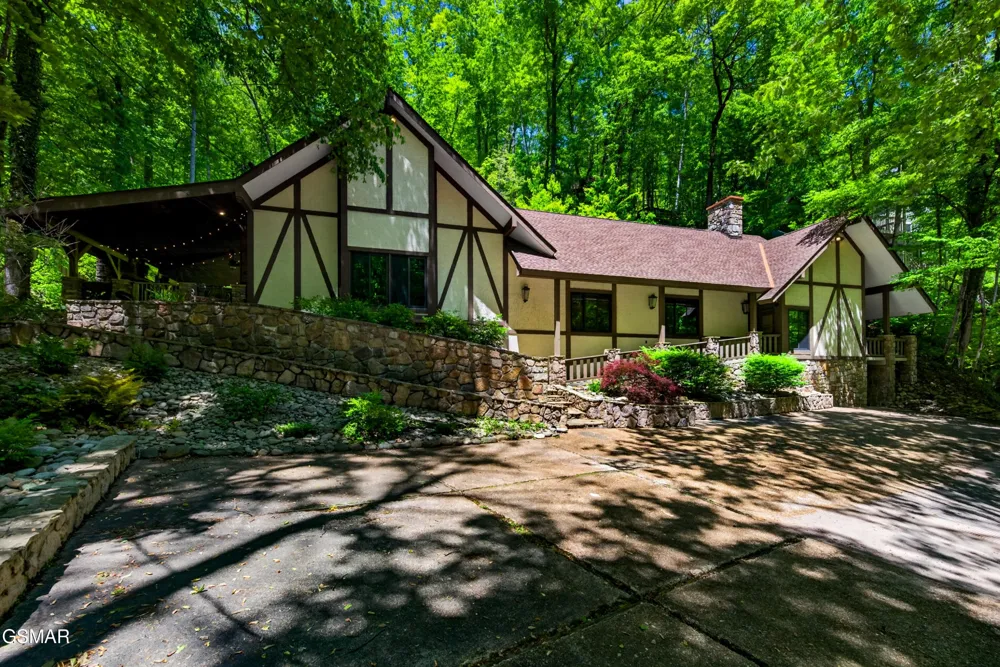 1116 Ski Mountain Road Gatlinburg, TN 37738