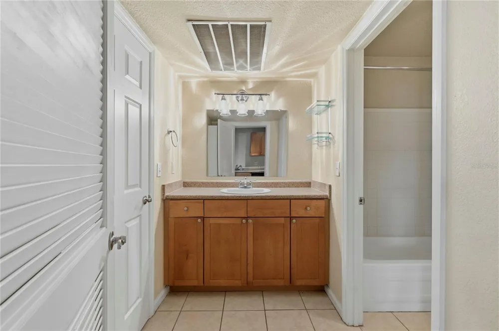 151 SEAHORSE DRIVE SE #B St Petersburg, FL 33705