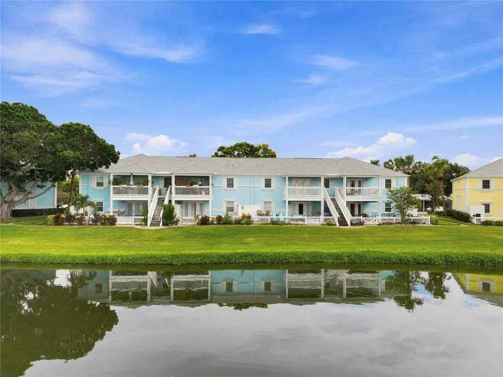 151 SEAHORSE DRIVE SE #B St Petersburg, FL 33705